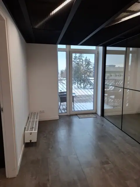 Įstiklinta biuro patalpa