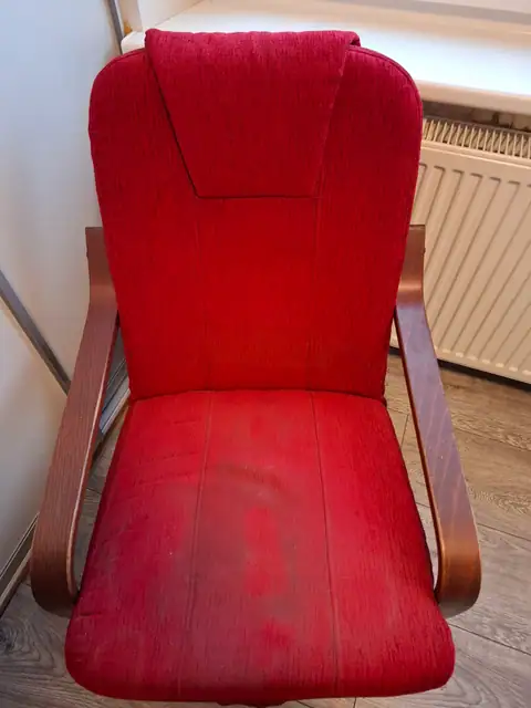 Tas pats fotelis prieš valymą